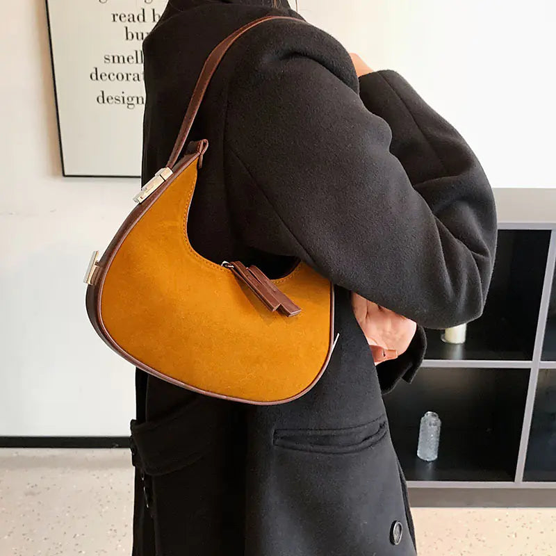 Trendy Women's Shoulder Bag - Winter 2022 Collection