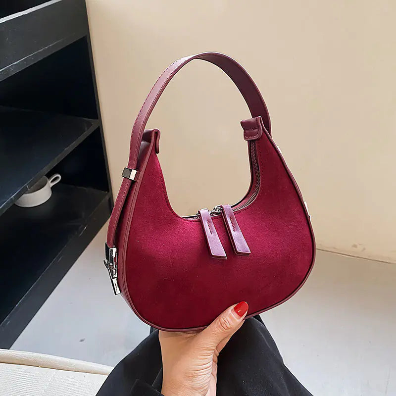 Trendy Women's Shoulder Bag - Winter 2022 Collection