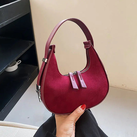 Trendy Women's Shoulder Bag - Winter 2022 Collection