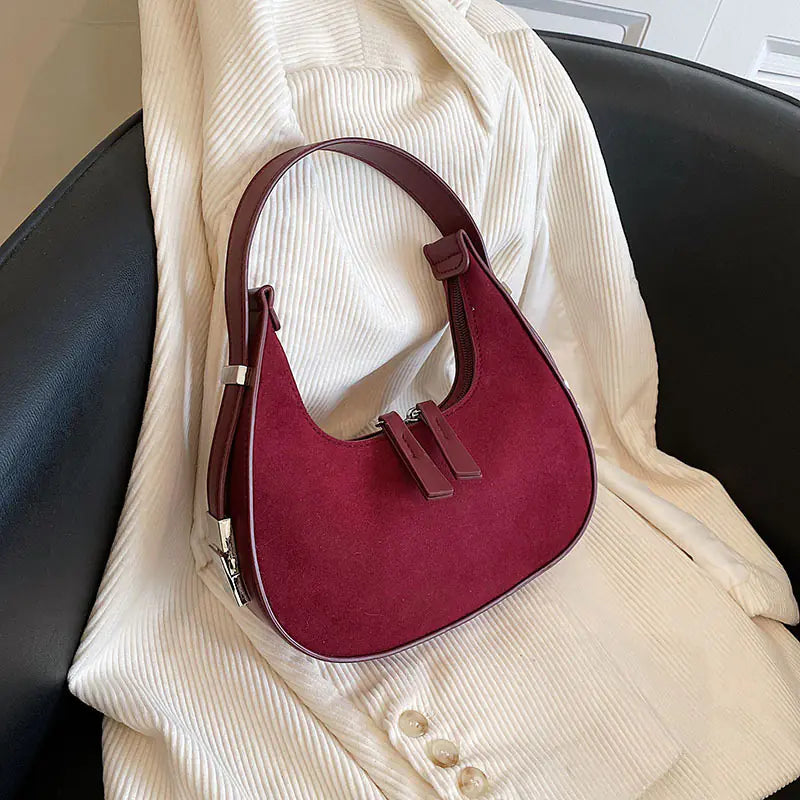 Trendy Women's Shoulder Bag - Winter 2022 Collection